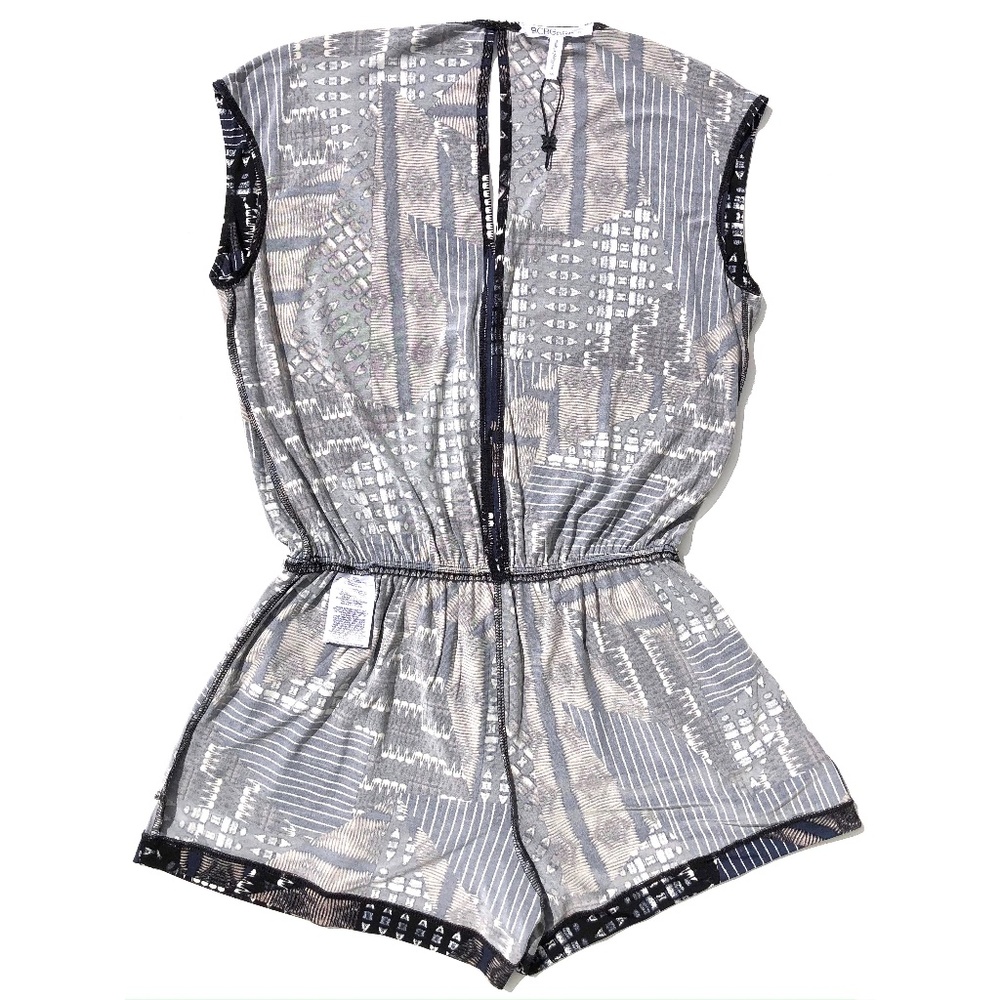 BCBG BCBGeneration romper shorts women XS tribal print deep V neck hidden pocket - Picture 11 of 15